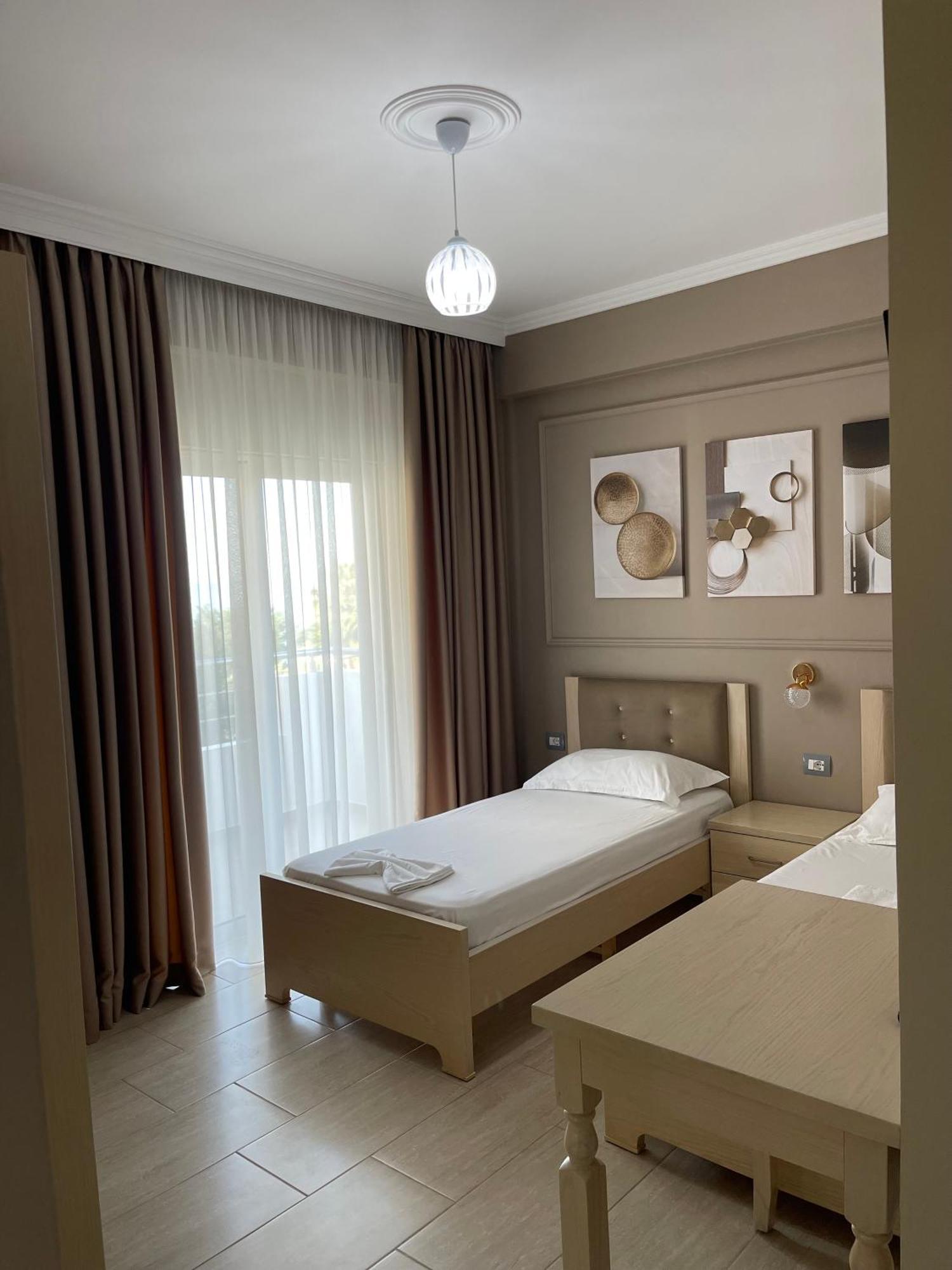 Durmishi & & Sarandë