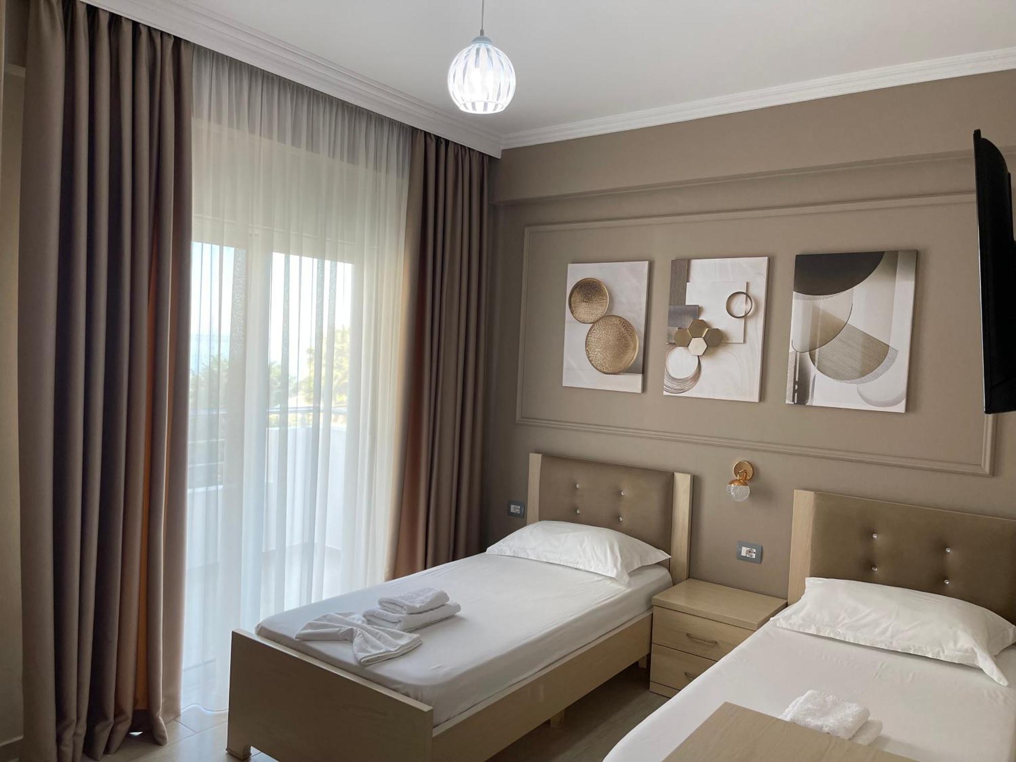 Durmishi & & Sarandë