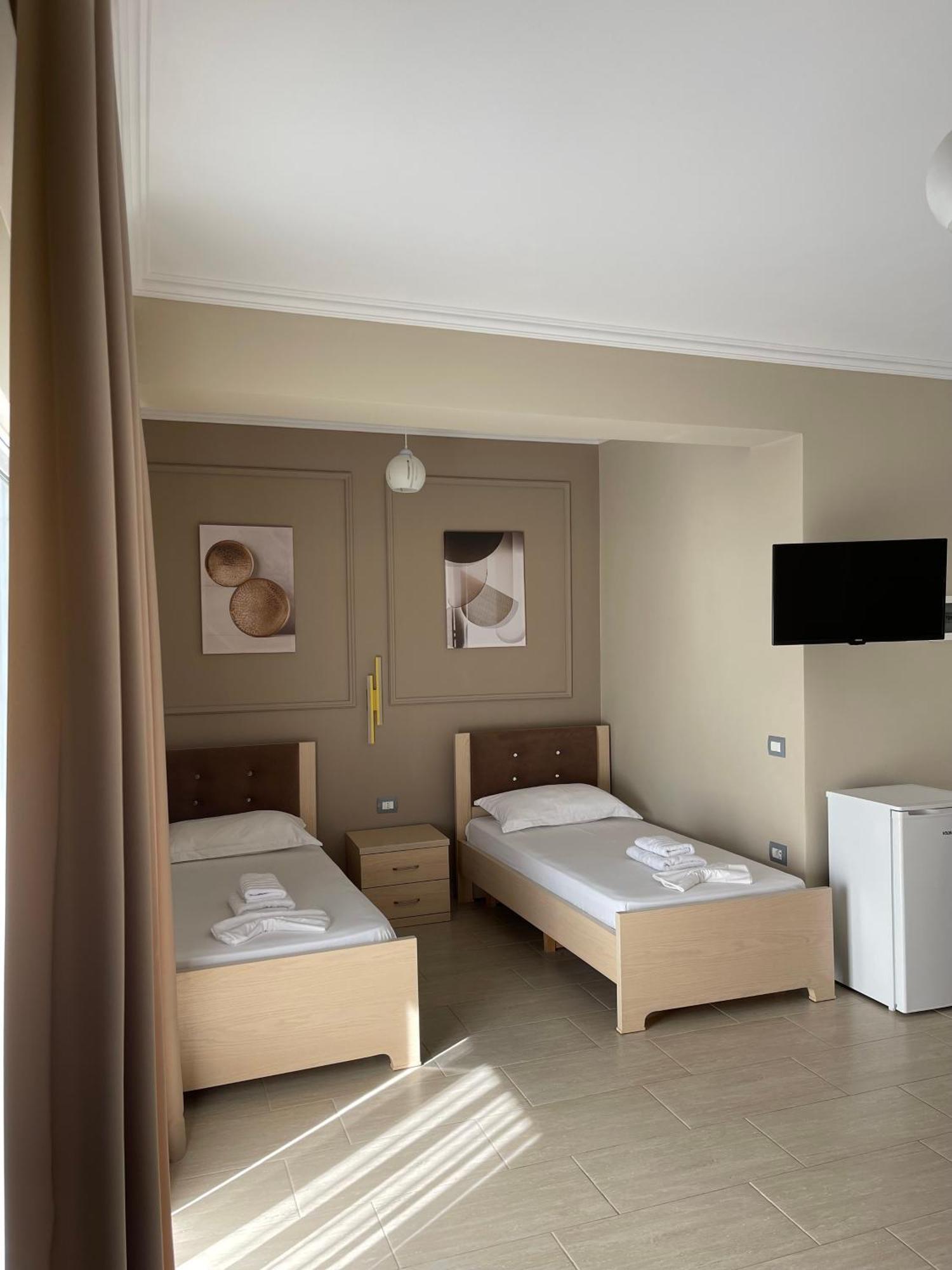 Durmishi & & 4* Sarandë